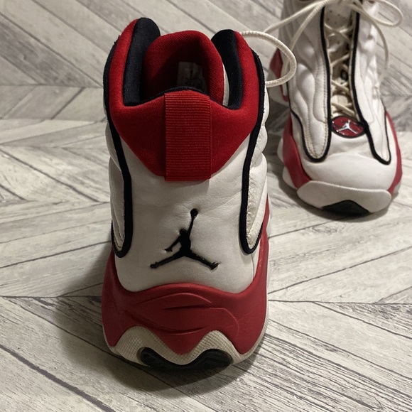 JORDAN PRO STRONG GS CHICAGO SIZE 7Y COLOR WHITE & RED GREAT CONDITION ✨ - Picture 5 of 8